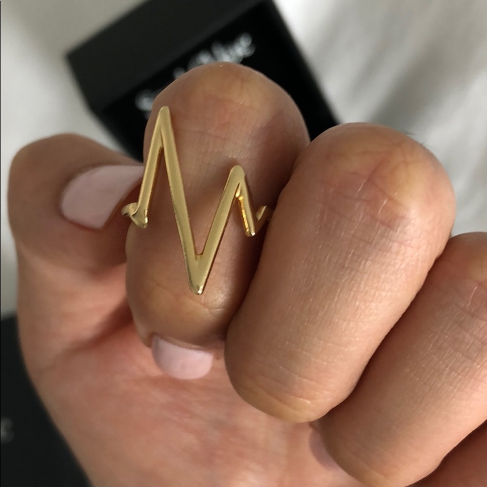 Sarah Chloe Heartbeat Ring Gold Plated Size 5.5 Gift Holiday